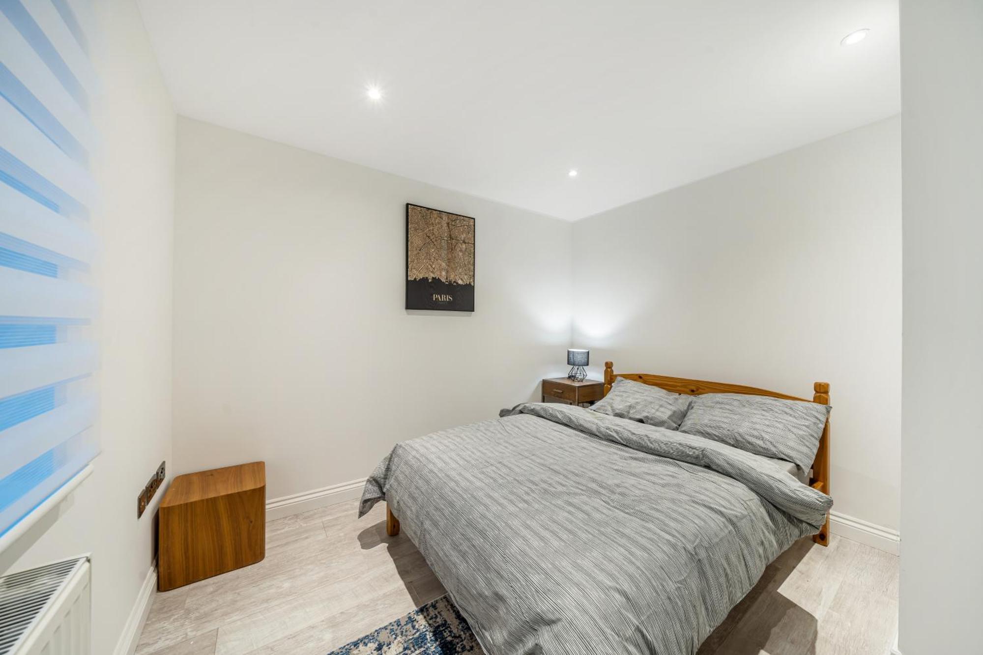 Two Bed Home In The Heart Of Егъм Екстериор снимка